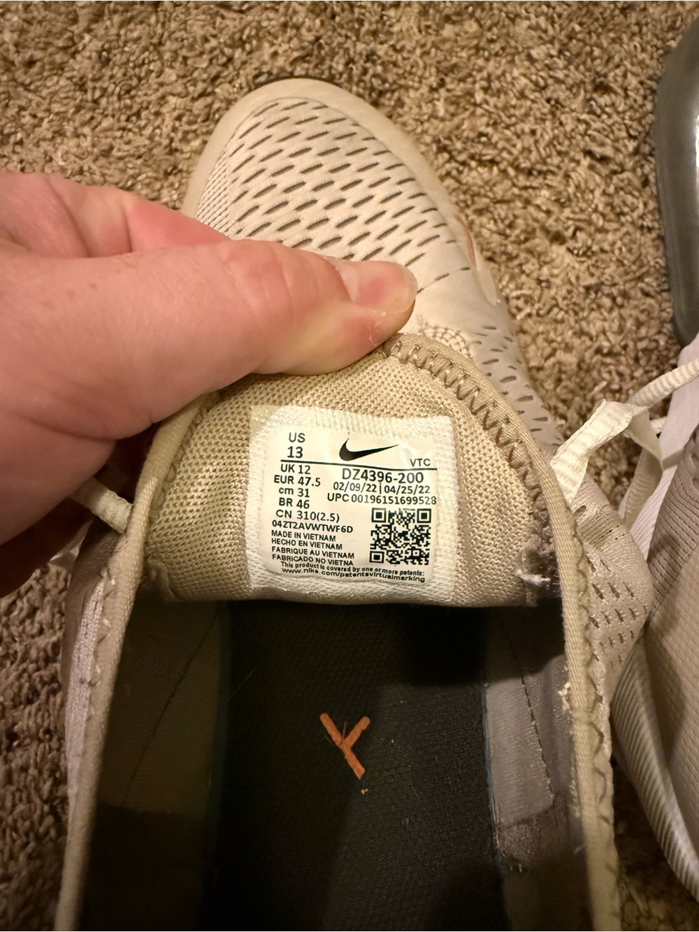 Nike Air Max 270 Sneakers in Beige with Coral Accents - Picture 5 of 6